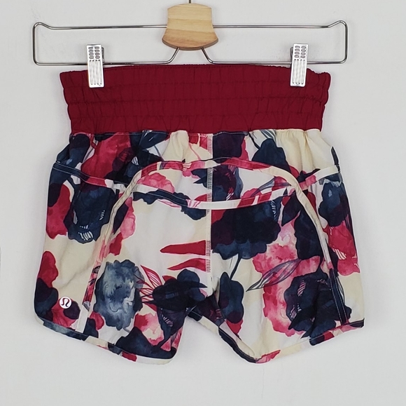 Lululemon Tracker Short II Inky 4" Floral Size 4 - Picture 2 of 8